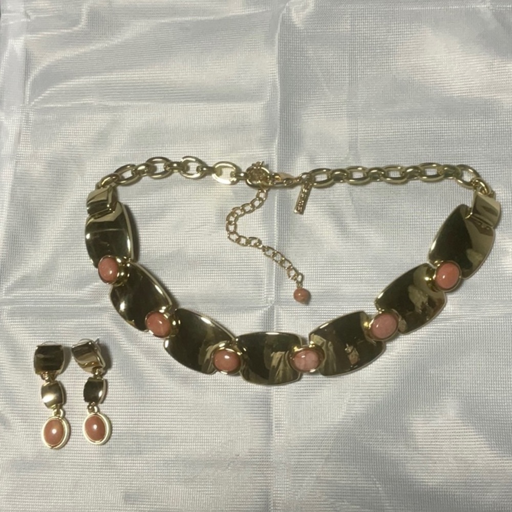 WHBM Gold chunky chain with pink stones w/earrings